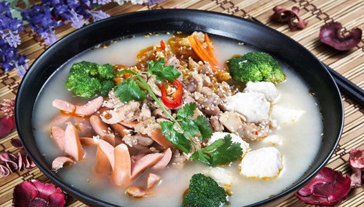 六阿婆冒菜加盟