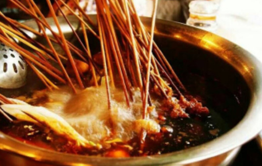 烈焰红唇串串加盟