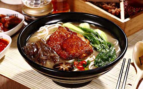 三个辣椒牛肉粉加盟