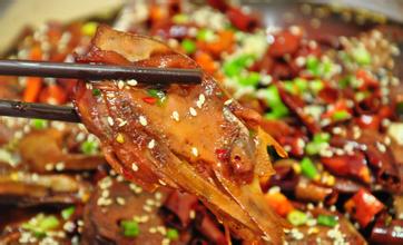 鸿鹄干锅辣鸭头加盟