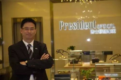 村官辞职开眼镜店，5年后成中国眼镜大王