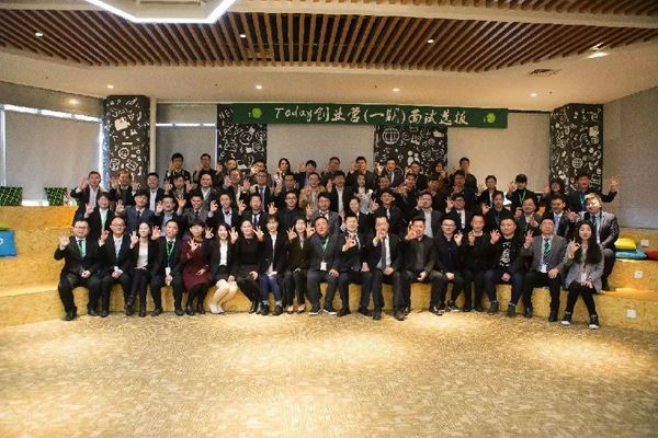 马校长在湖畔大学开学典礼发言时春哥惊现表情包,竟然是……