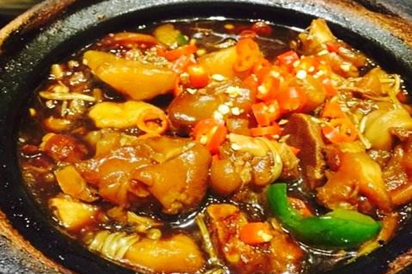 丫米黄焖鸡米饭加盟，加盟丫米黄焖鸡米饭生意红火赚钱多！