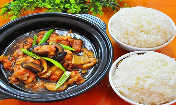 东崃阁黄焖鸡米饭加盟