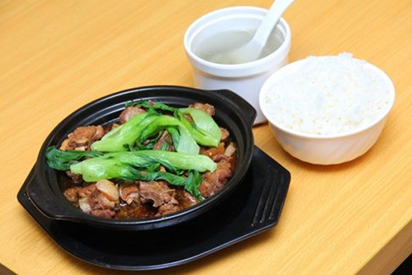曹轩阁黄焖鸡米饭
