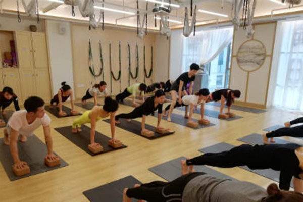 心瑜伽私教培训学院加盟费