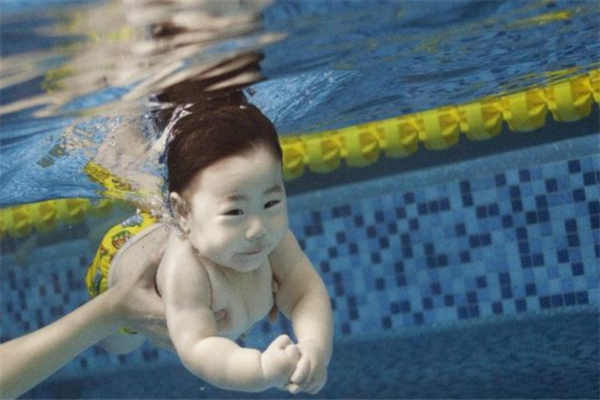 贝尚婴儿游泳