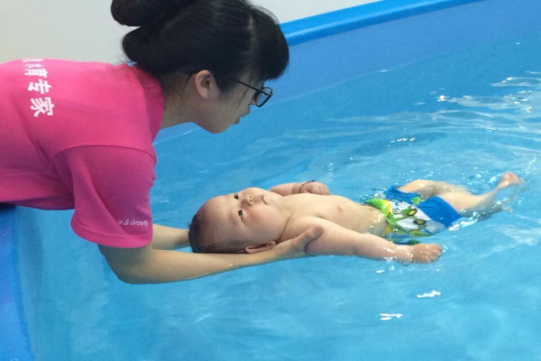 吾爱BABY婴儿游泳馆加盟店