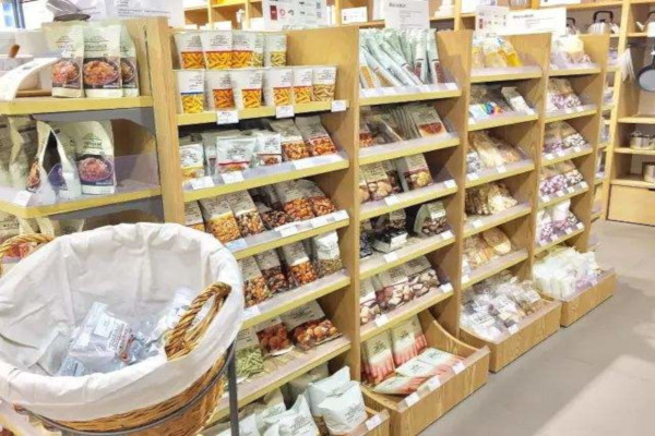 悠品食惠零食店