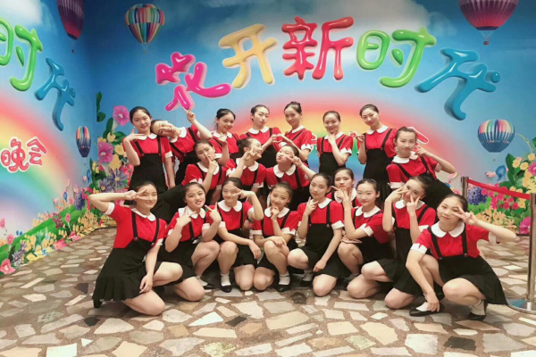 爱莲舞蹈学校