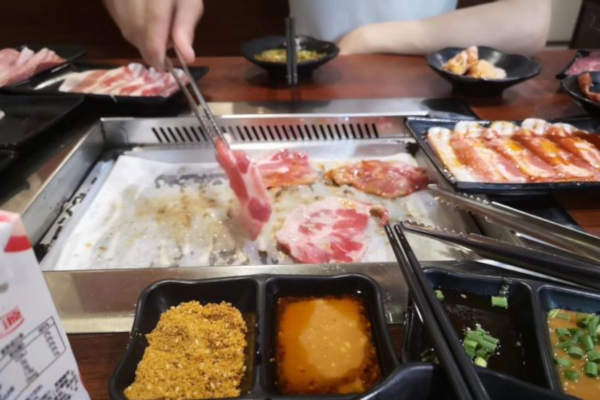 金舰自助烤肉加盟