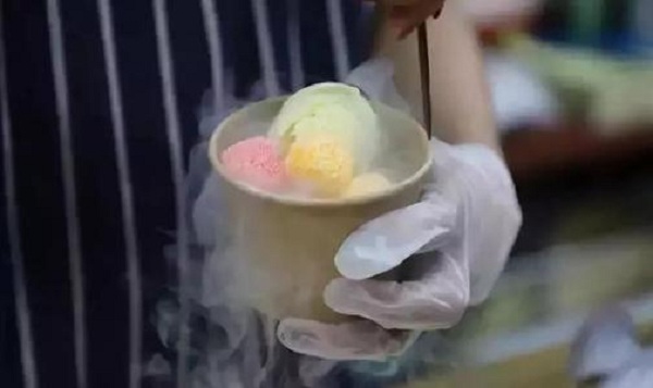 【冒烟冰激凌加盟】开店加盟冒烟冰激凌，致富赚钱奔小康！