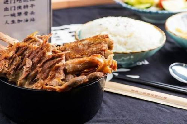 酱骨头饭