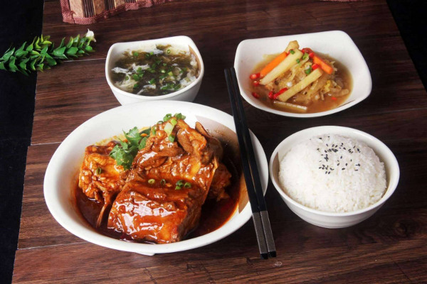 酱骨头饭