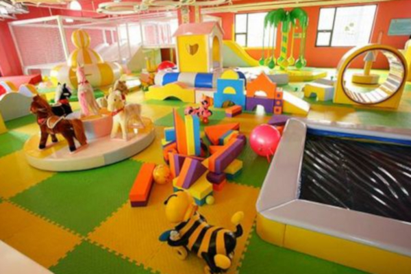 【小型儿童室内游乐园加盟】开店加盟小型儿童室内游乐园轻松赚钱生意好！