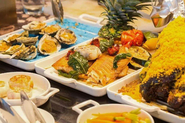 小型自助餐