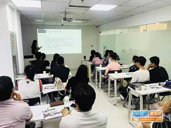 【学习培训班加盟】来了解学习培训班加盟的注意事项！
