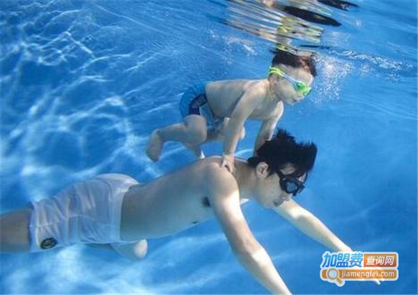 三瑟海婴儿游泳水育早教