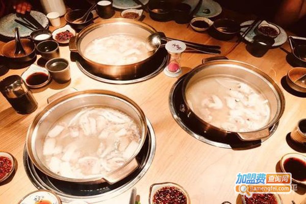 【椰思·椰子鸡火锅加盟】开店加盟椰思·椰子鸡火锅，赚钱真的很简单！