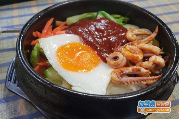 鱿鱼石锅拌饭