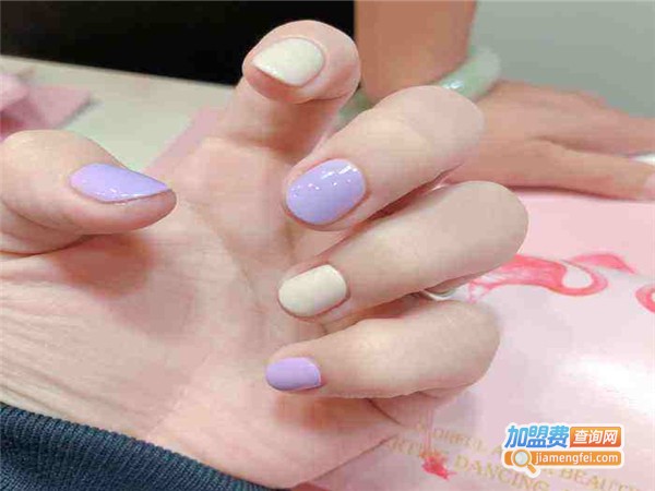 三色堇美甲加盟费
