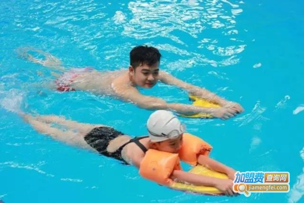 张教练游泳培训班