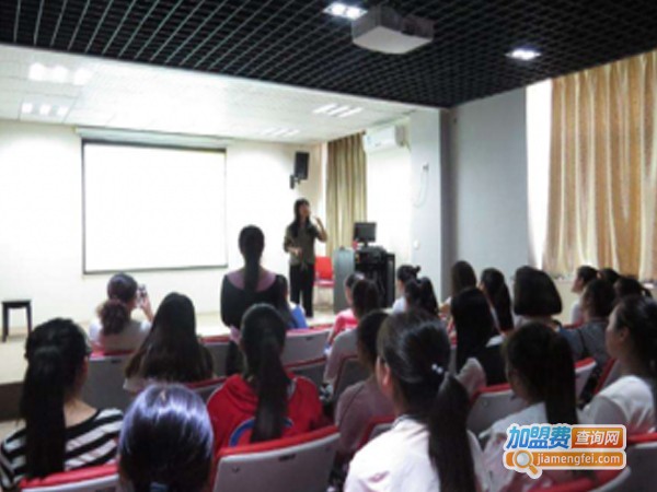 信阳蓝悦幼师培训学校