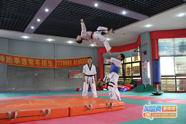 龙坤跆拳道培训中心