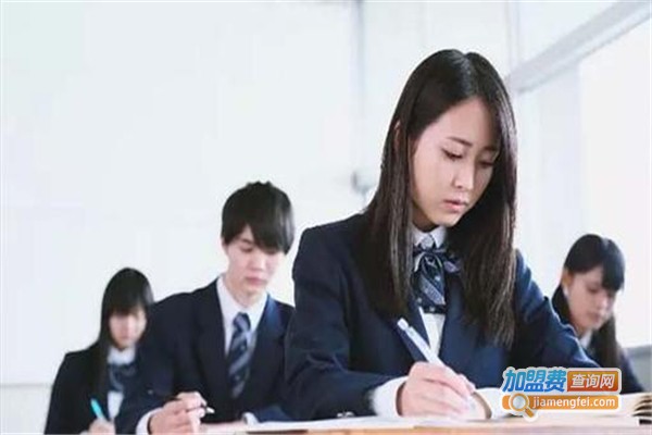 新天空培训学校加盟费