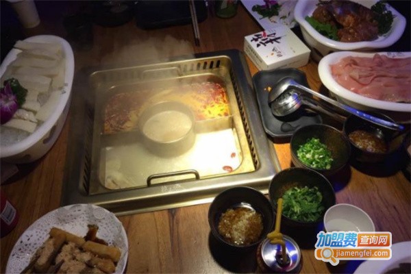 辣三疯火锅加盟