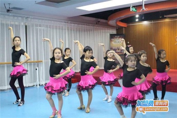 幼儿舞蹈班培训加盟，开幼儿舞蹈班培训加盟店轻松赚大钱！