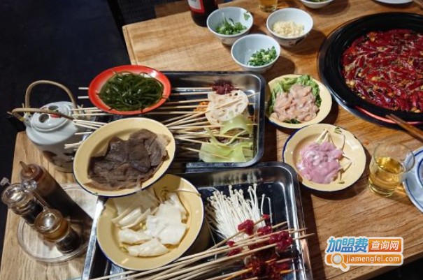 根巴适秘制砂锅串串