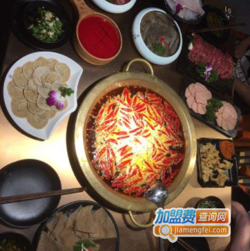 小小碳火锅店加盟费