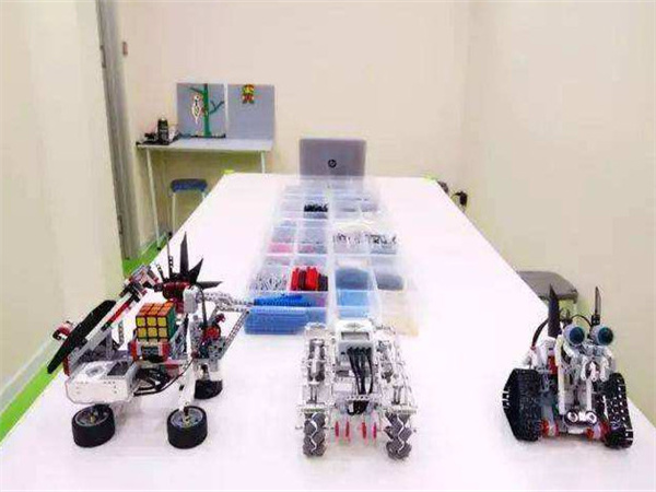 makcoo机器人教育加盟