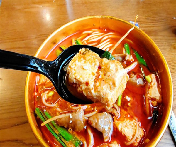 碗太绿臭豆腐米线