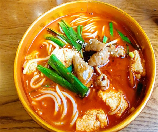 碗太绿臭豆腐米线