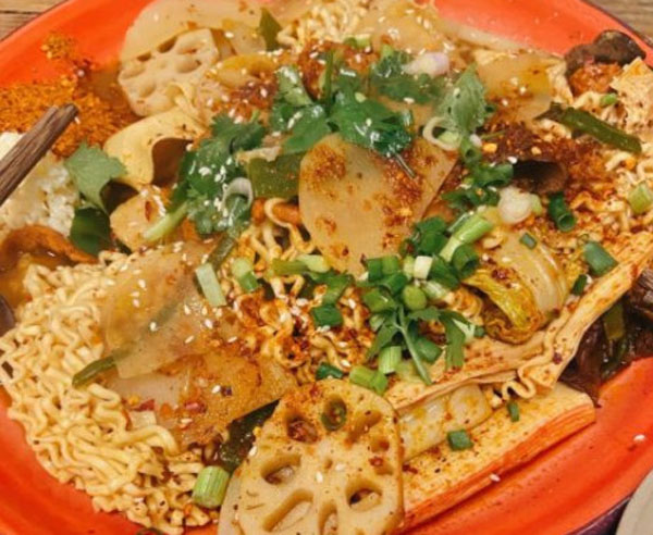 雾东东干拌麻辣烫