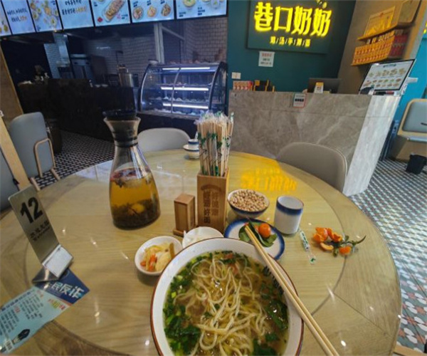 巷口奶奶鸡汤手擀面