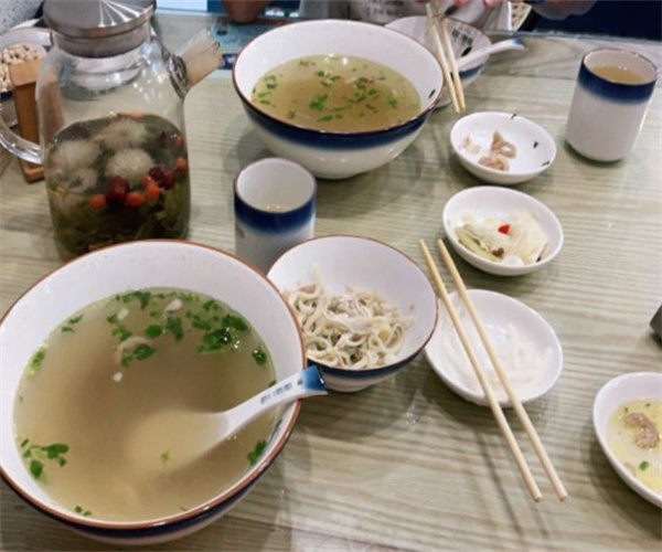巷口奶奶鸡汤手擀面