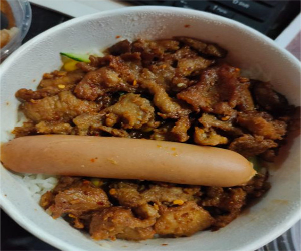 饭拌仙炙烤五花肉饭