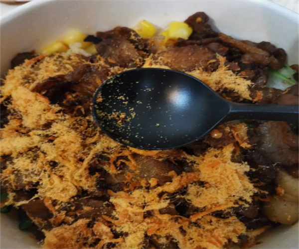 饭拌仙炙烤五花肉饭