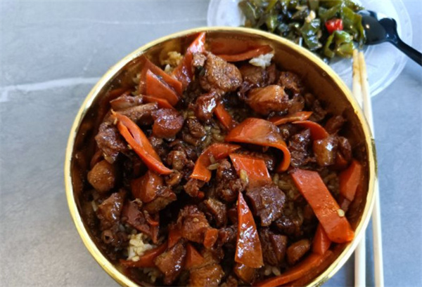 状元三杯鸡盖码饭