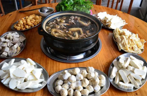 熹乐鸽药膳火锅