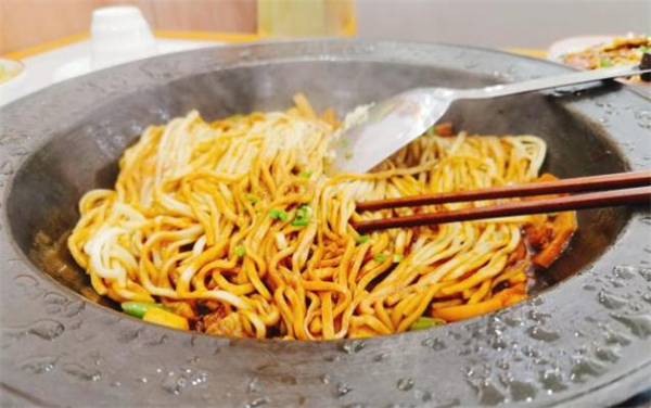 擀匠金排焖面