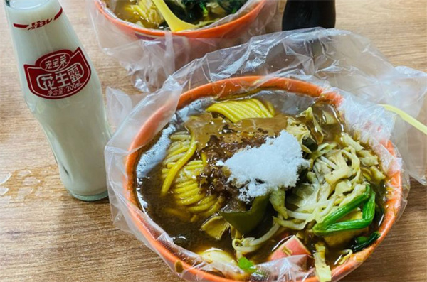 桦南二中大碗麻辣烫