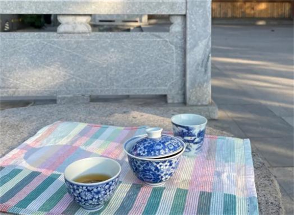 上山喝茶