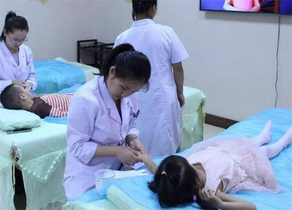 小儿推拿馆