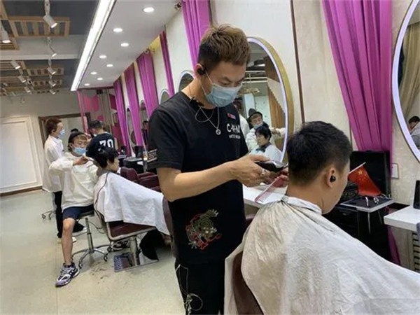 美容美发连锁加盟_加盟美发连锁店要多少钱？