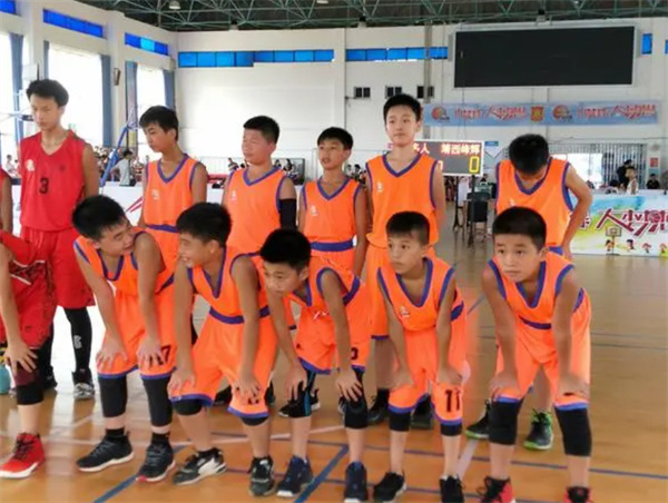 青少年篮球训练营