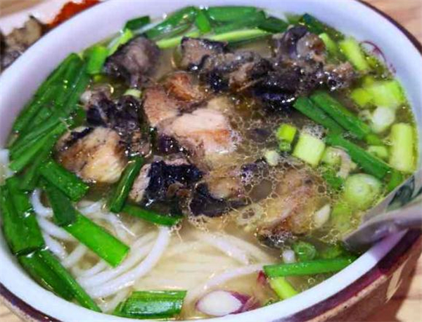 子宸什夹婆乌鸡米线